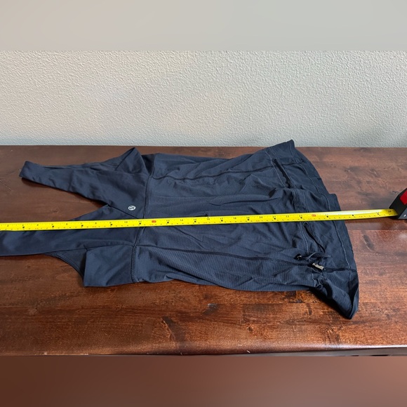 Lululemon Tame Me Black Tank Top Cinch Waist Active Top Size XS 2 - Picture 6 of 7